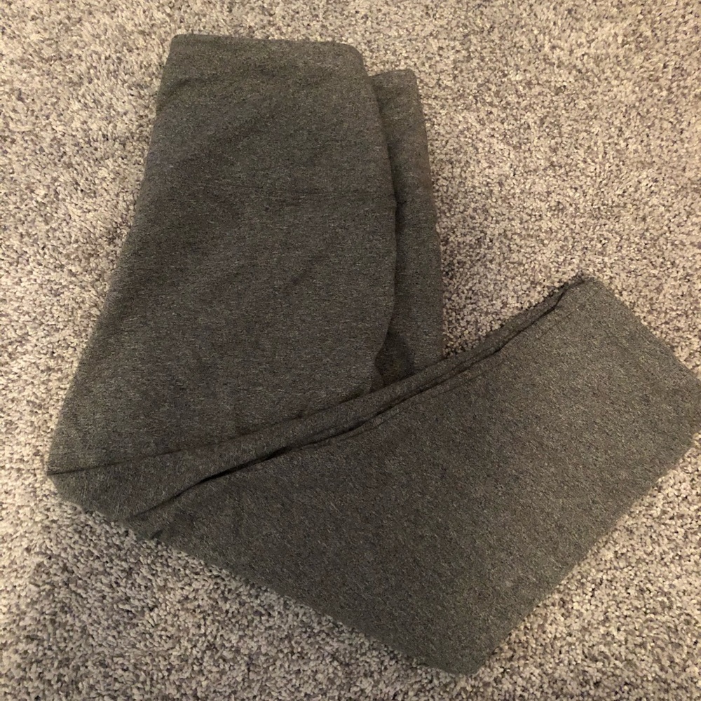 Gray cropped leggings